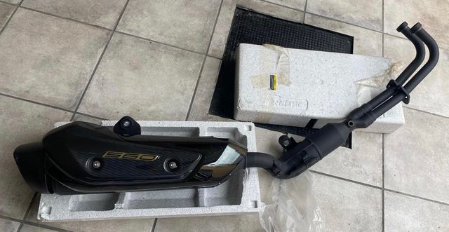 Tubo de escape YAMAHA T-MAX 560