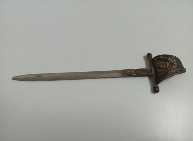 ANTIGUO ABRECARTAS ESPADA