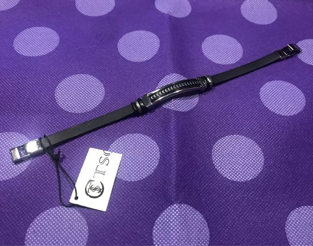 Pulsera con etiqueta