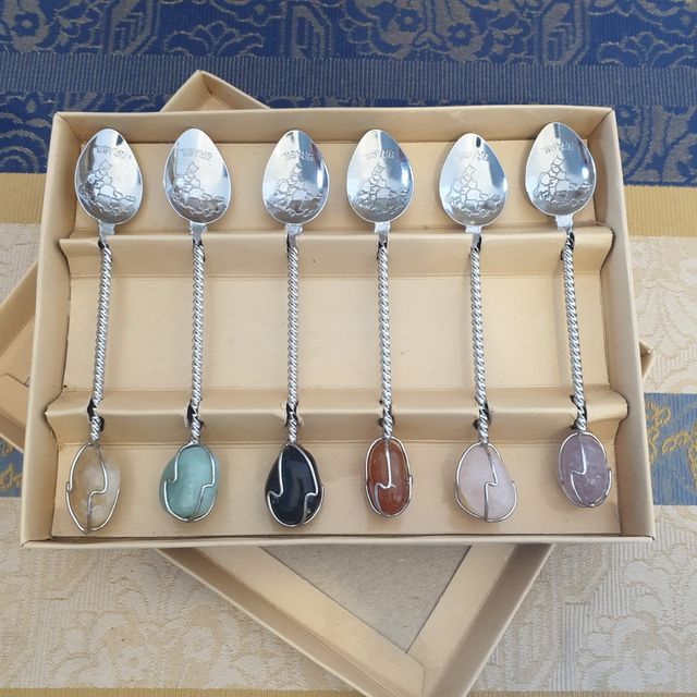 Cucchiai di zucchero, con pietre preziose