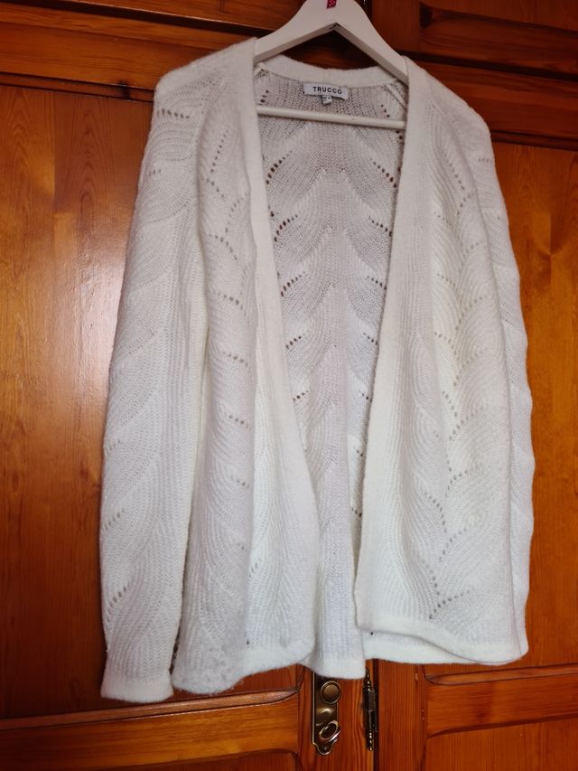 Cardigan blanco de punto con calados