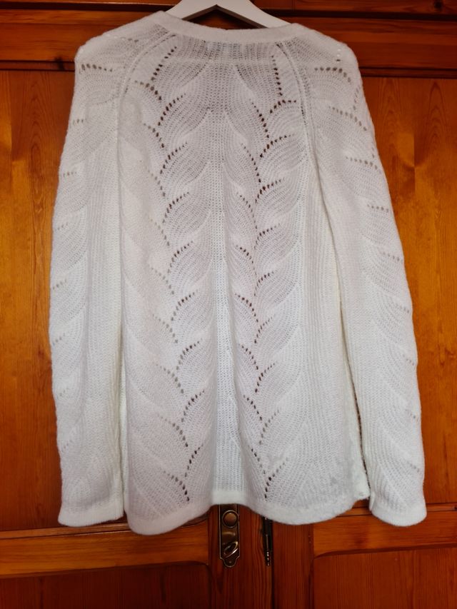 Cardigan blanco de punto con calados