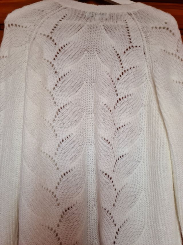 Cardigan blanco de punto con calados