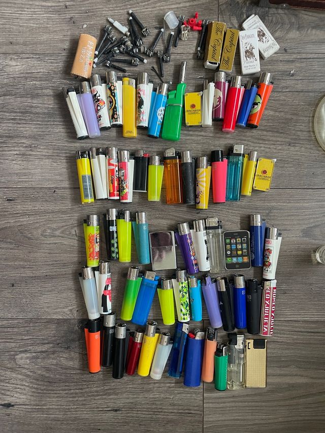 Lote de más de 60 mecheros