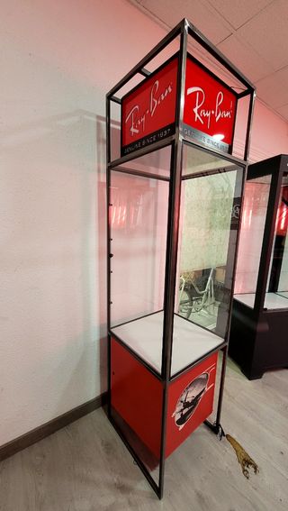 Vitrina expositora de Rayban