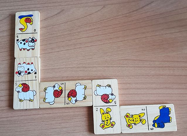 Domino con tessere in legno