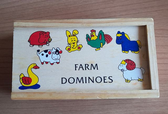 Domino con tessere in legno