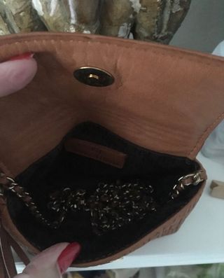 Bolso de Piel con cadena larga. Nuevo