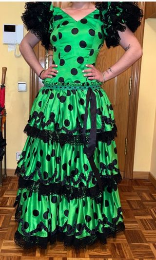 VESTIDO DE SEVILLANA