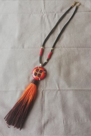 Collana Etnica con inserti in caucciù, corda....