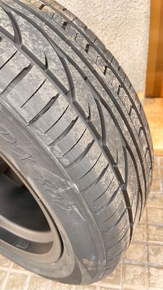 4 Llantas de aleación con neumáticos