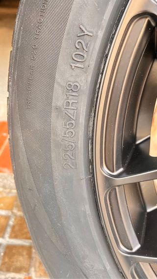 4 Llantas de aleación con neumáticos