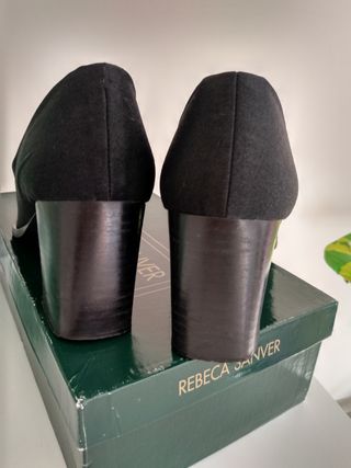 Zapatos negros de Rebeca Sanver
