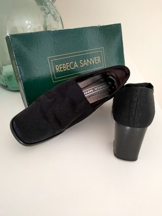 Zapatos negros de Rebeca Sanver