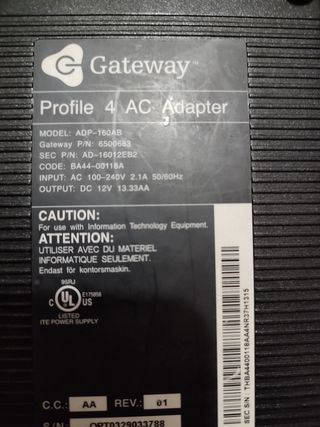 Cargador de ordenador todo en uno Gateway.