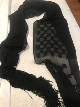 Pañuelo con flecos largo