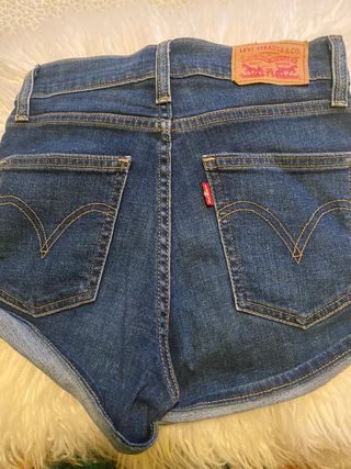 Short levis talla 24 LEVIS