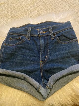 Short levis talla 24 LEVIS