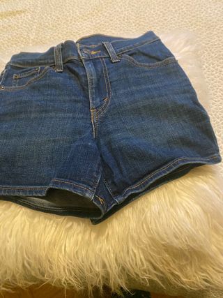 Short levis talla 24 LEVIS