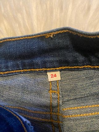 Short levis talla 24 LEVIS