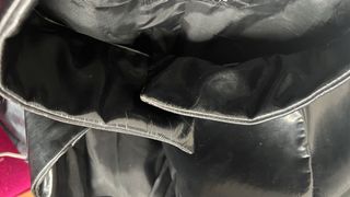 Chaqueta de charol-chubasquero de Zara 