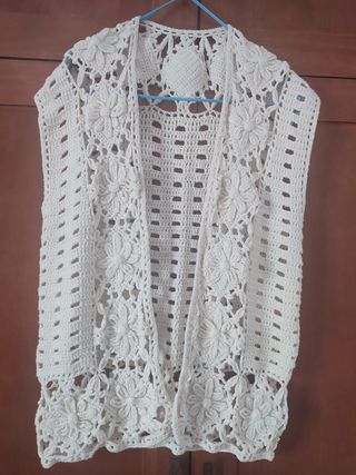 Lote 3 Vestidos ((Playeros)) y 1 Chaleco Croché