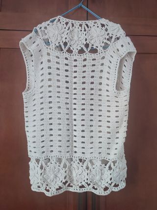 Lote 3 Vestidos ((Playeros)) y 1 Chaleco Croché