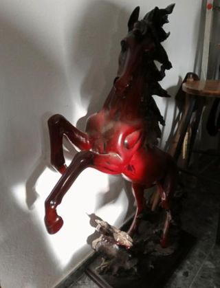 caballo de madera, talla árabe