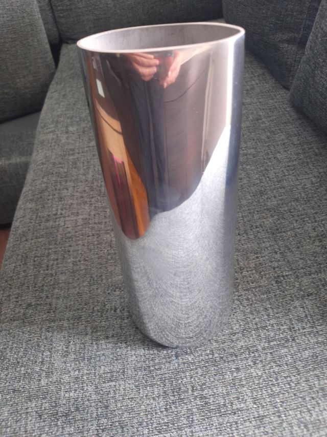 Jarrón metalico