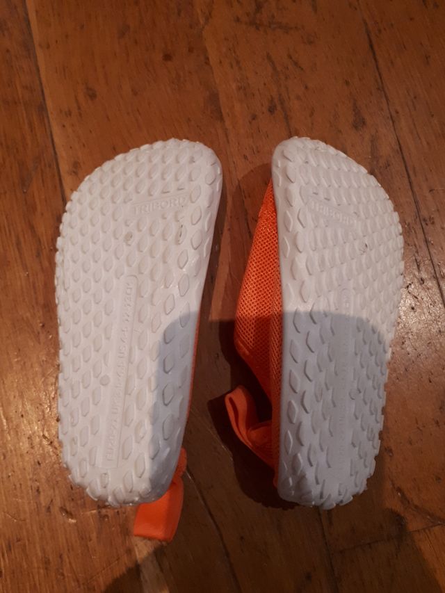 Zapatillas/escarpines talla 20/21