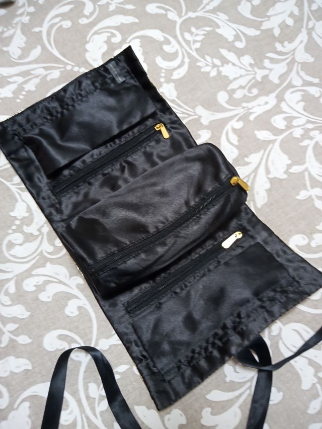 joyero viaje dorado y negro.