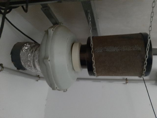 jardin de casa con aire acondicionado 