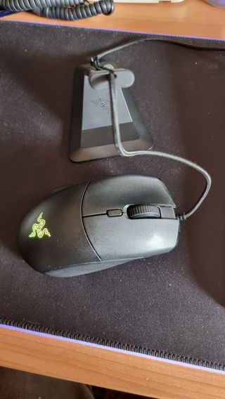 Raton y base para cable Razer