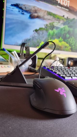 Raton y base para cable Razer