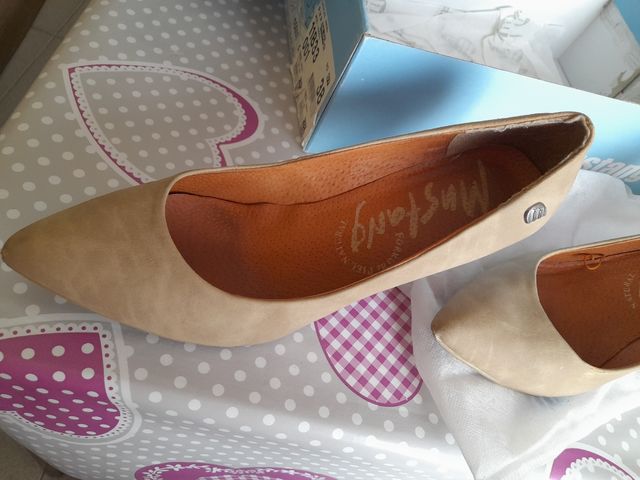 Tacones en color arena de la marca Mustang,talla38