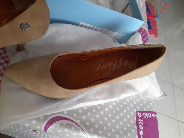 Tacones en color arena de la marca Mustang,talla38