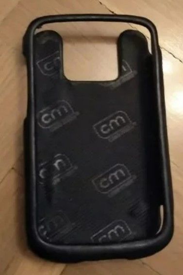 Teléfono movil HTC + Funda