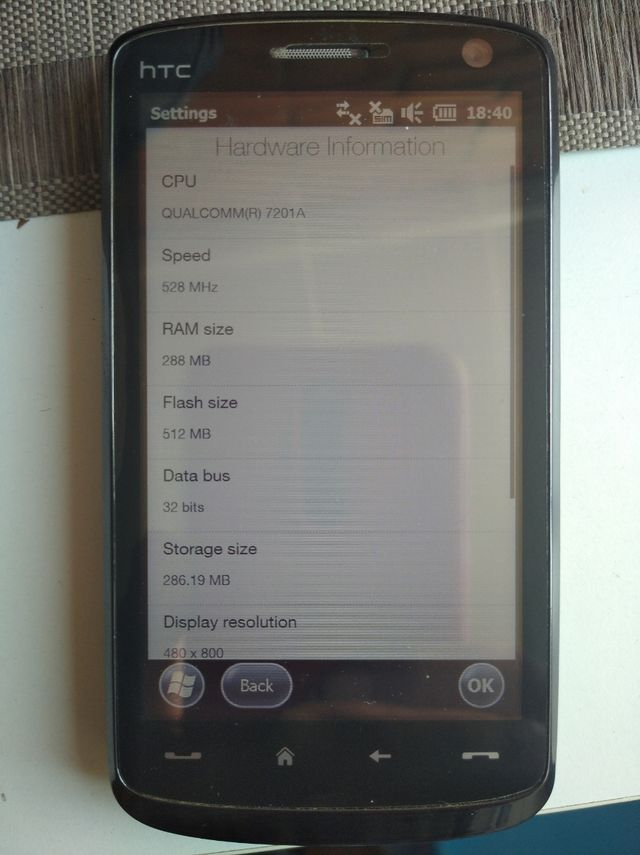 Teléfono movil HTC + Funda