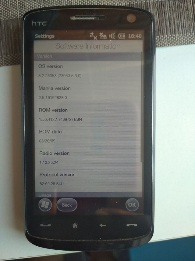 Teléfono movil HTC + Funda