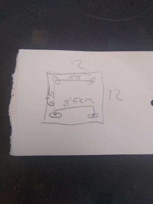 Cesto de basquetebol.