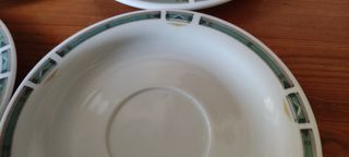 sei tazzine da caffè più sei piattini