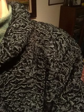 Abrigo de Astracán auténtico.