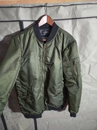 Bomber pull&bear verde oscuro hombre talla L