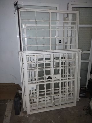 Rejas con hojas abatibles