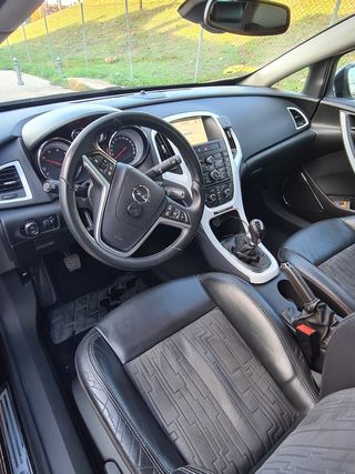 Opel Astra 2012