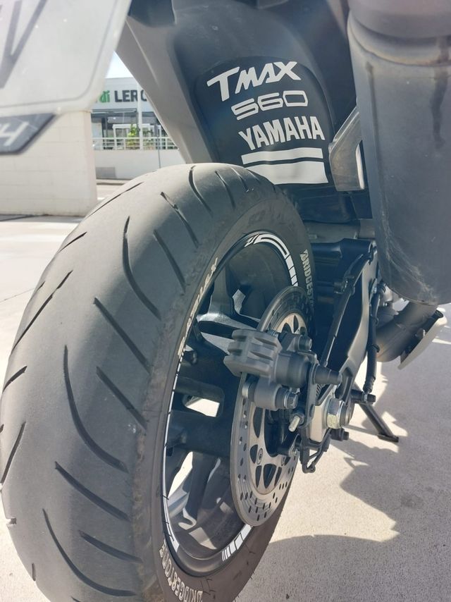 KIT DE PEGATINAS PASA RUEDAS TRASERO TMAX 2023