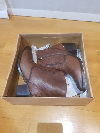 Botines piel marrón