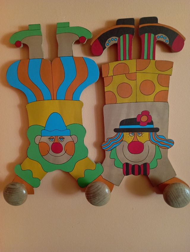 Percha infantil, de madera