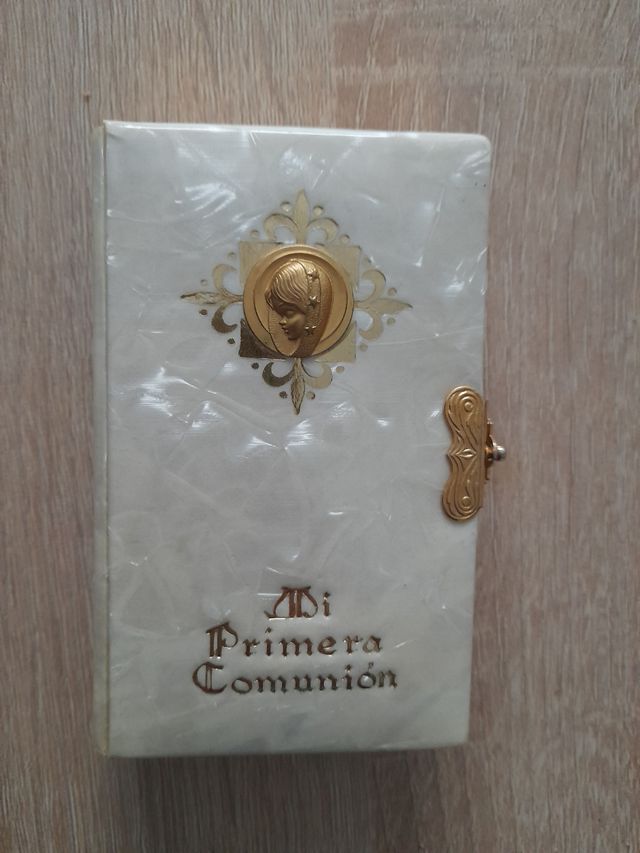 libro de comunión niña