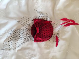 tocado y bolso de fiesta